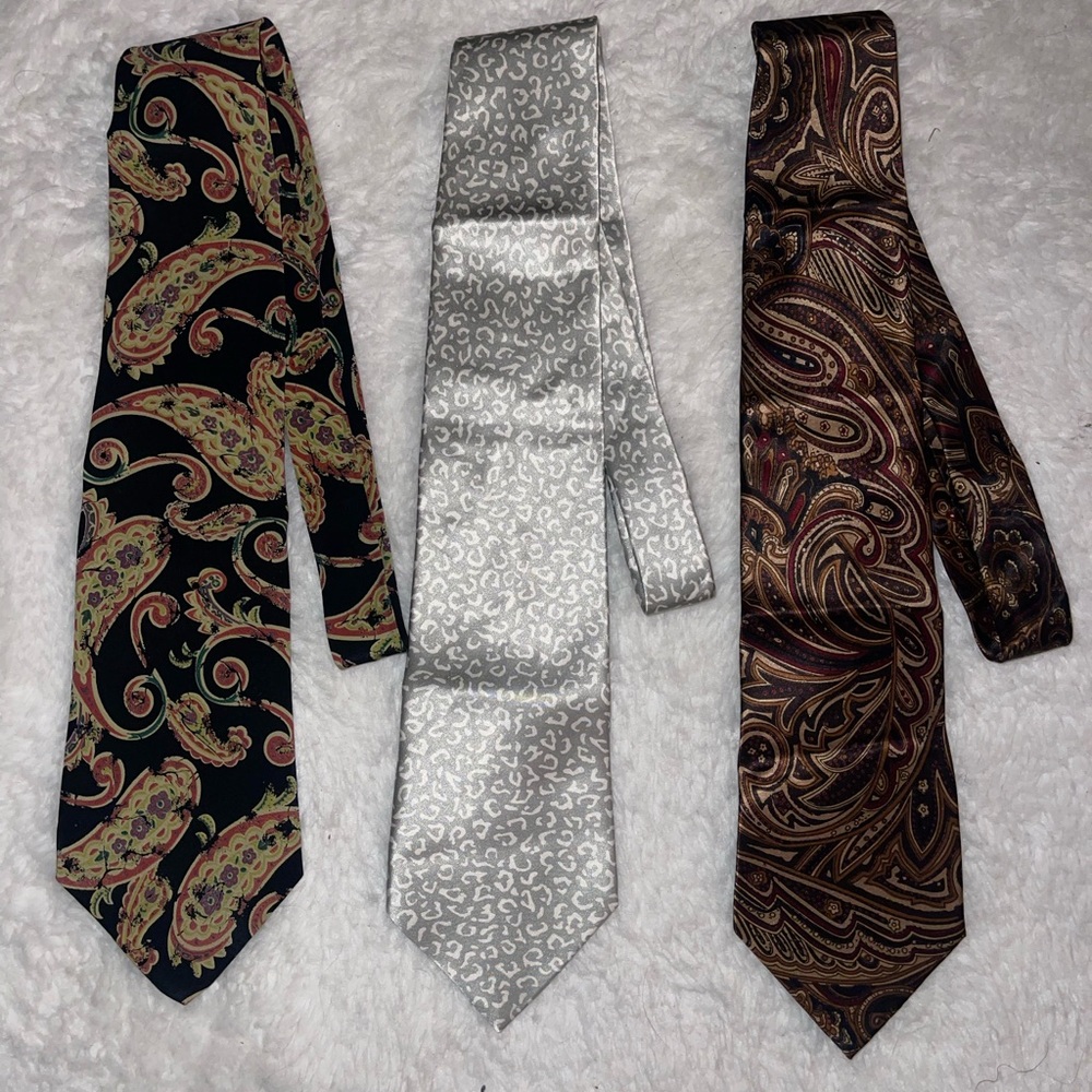 VALENTINO  PURÉ SILK. elegant Ties